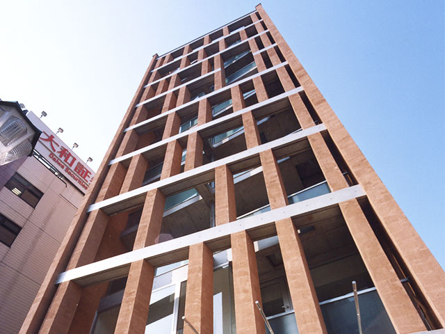 高いデザイン性の建物の外観。