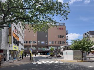 JR板橋駅前 約180m